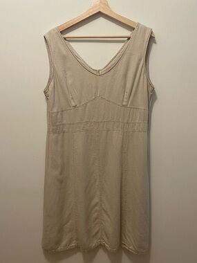 Gloria Vanderbilt Sleeveless V-Neck Midi Dress in Beige